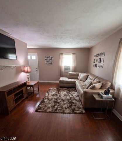 40 Moffett St, Woodbridge Twp., NJ 08863