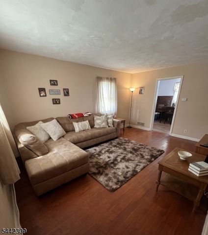 40 Moffett St, Woodbridge Twp., NJ 08863