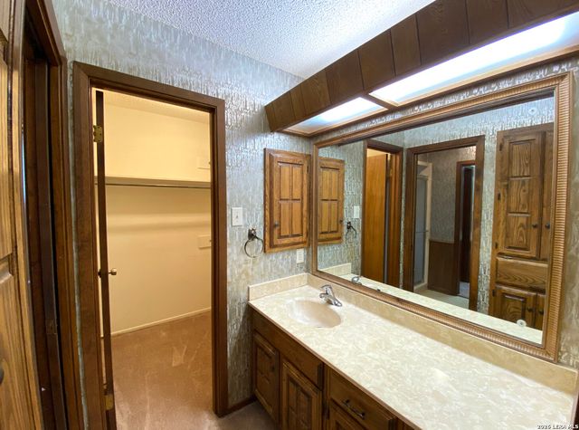 15711 Eagle Cliff, San Antonio, TX 78232