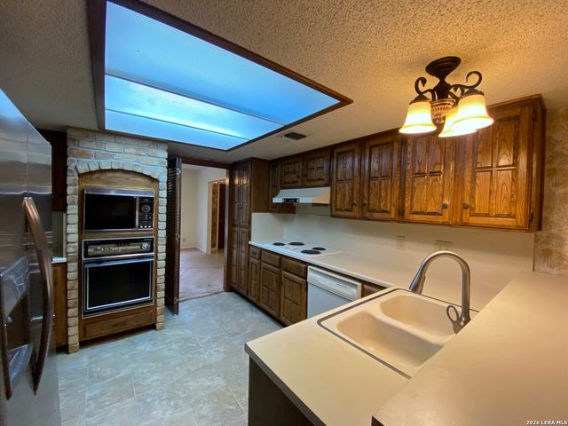 15711 Eagle Cliff, San Antonio, TX 78232