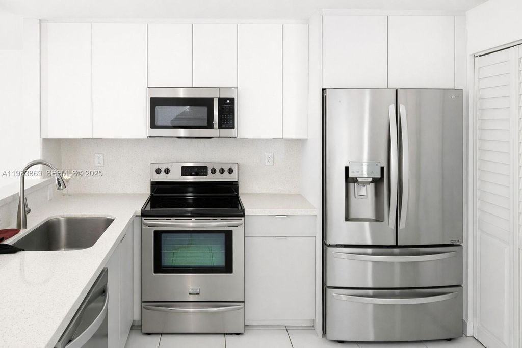 Image 6 of property listing at 17748 SW 145th Ave, Miami, FL 33177