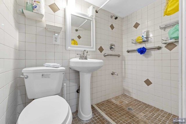 275 Sherman Avenue, Teaneck, NJ 07666