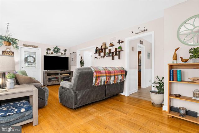 7803 LINTHICUM RD, Pasadena, MD 21122