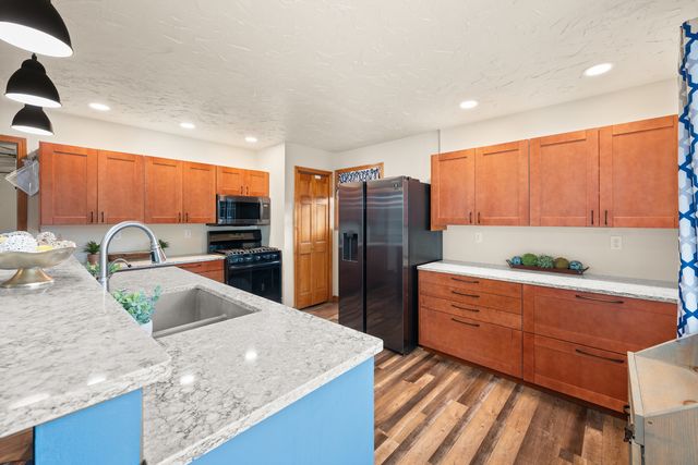 1605 Longwood Drive, Sycamore, IL 60178