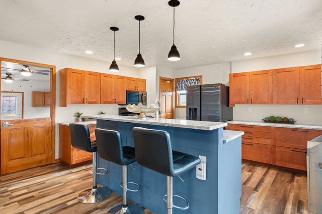 1605 Longwood Drive, Sycamore, IL 60178