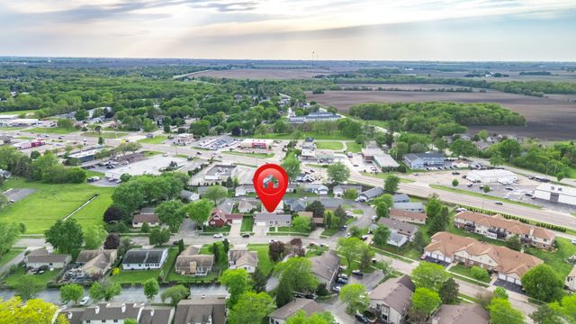 1605 Longwood Drive, Sycamore, IL 60178