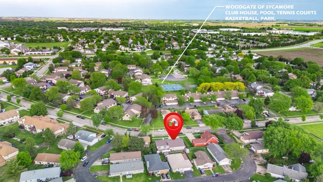 1605 Longwood Drive, Sycamore, IL 60178