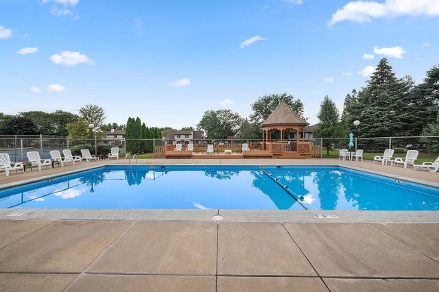 1605 Longwood Drive, Sycamore, IL 60178