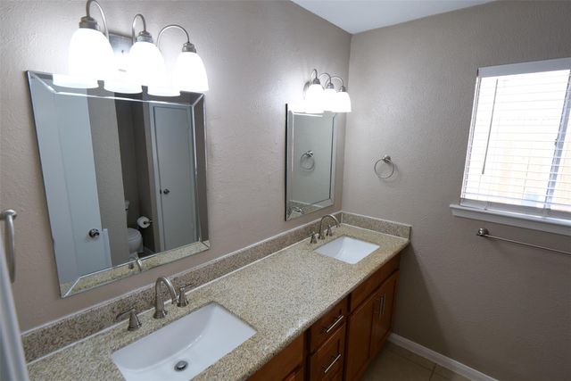 915 Comstock Springs Drive, Katy, TX 77450
