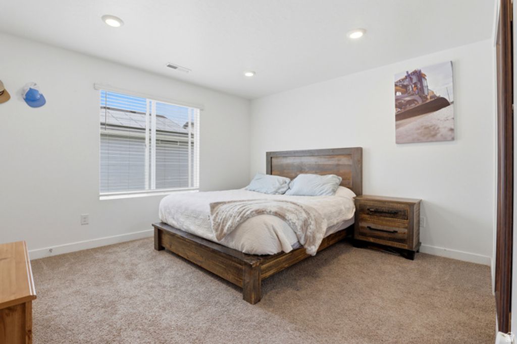 Image 14 of property listing at 1152 E TRIDENT DR, Saratoga Springs, UT 84045