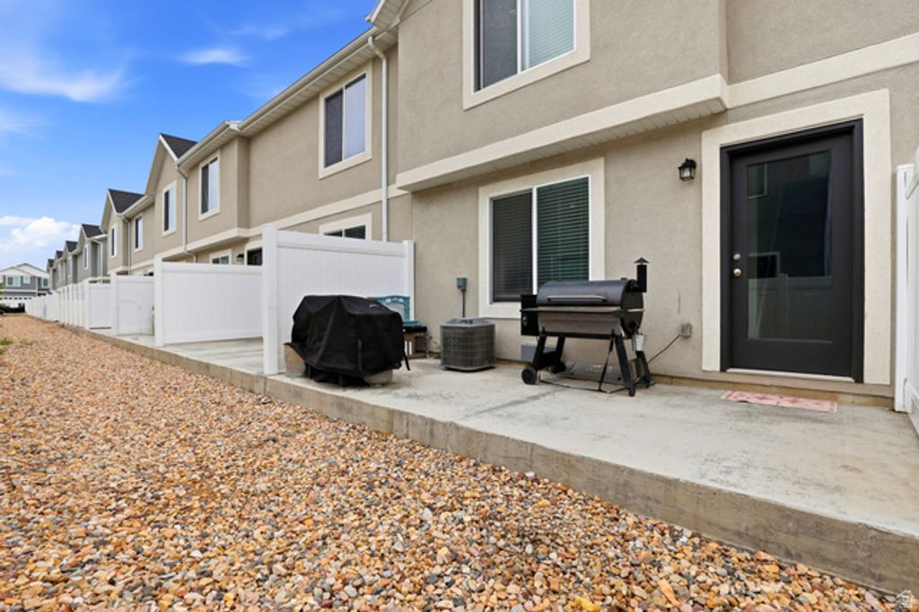 Image 22 of property listing at 1152 E TRIDENT DR, Saratoga Springs, UT 84045
