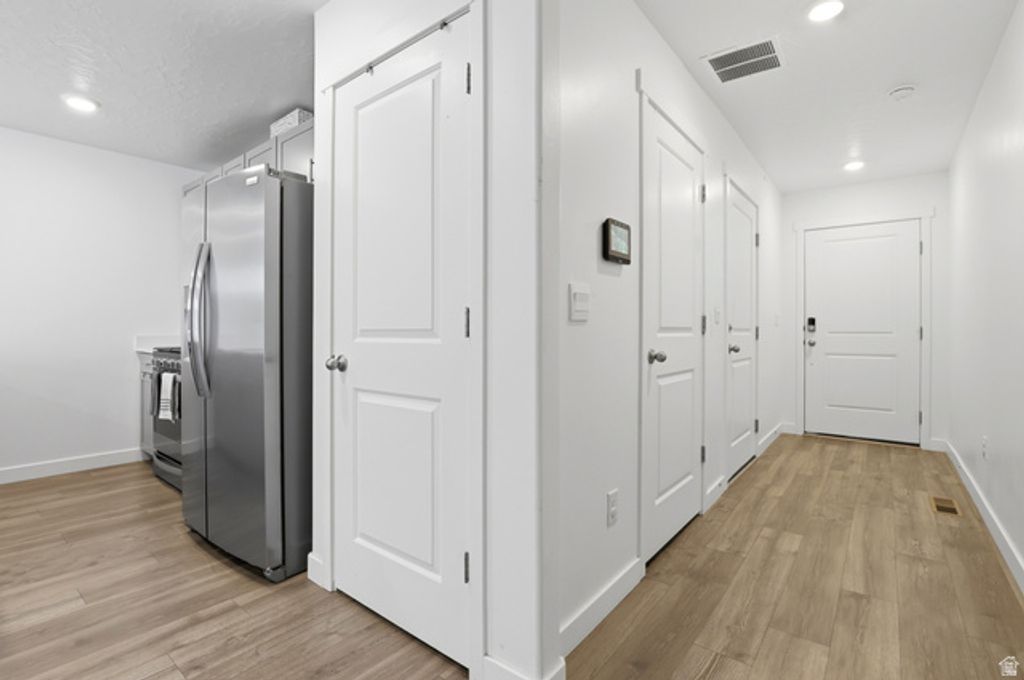 Image 6 of property listing at 1152 E TRIDENT DR, Saratoga Springs, UT 84045