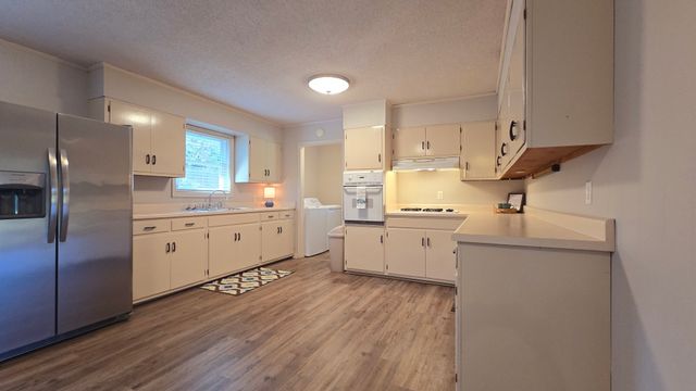 690 Friendship Rd, Buchanan, TN 38222