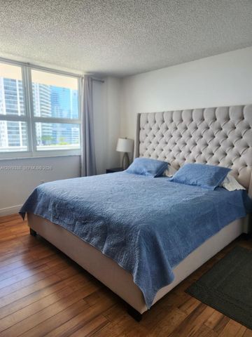 1155 Brickell Bay Dr 1807, Miami, FL 33131