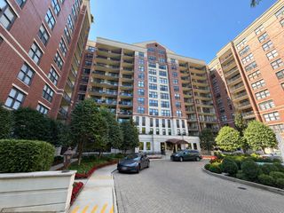 55 W Delaware Place 208-P052, Chicago, IL 60610