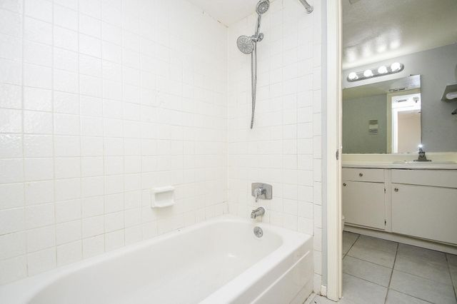 8433 Hearth Drive 1, Houston, TX 77054