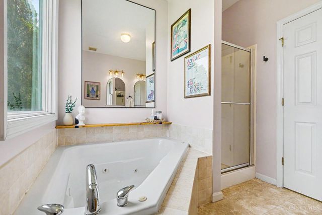 3920 Pine View, Williamsburg Twp, OH 44176