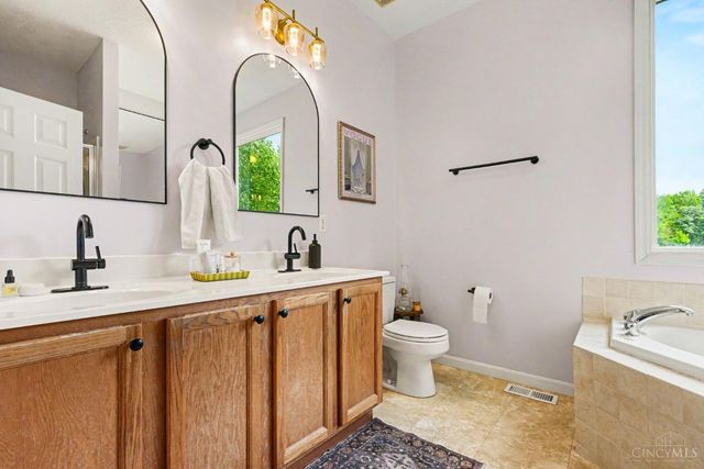 3920 Pine View, Williamsburg Twp, OH 44176