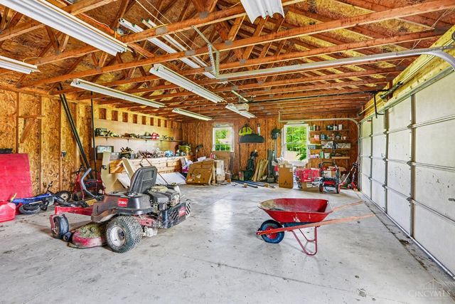 3920 Pine View, Williamsburg Twp, OH 44176