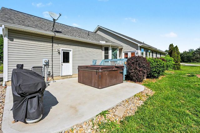 3920 Pine View, Williamsburg Twp, OH 44176
