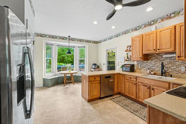 3920 Pine View, Williamsburg Twp, OH 44176