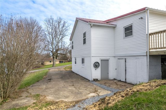 110 Grant St, Burgettstown Boro, PA 15021