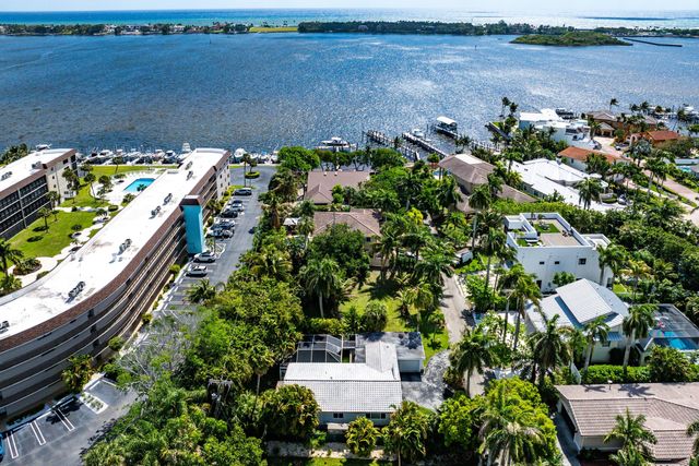 631 Lakeside Harbor, Boynton Beach, FL 33435