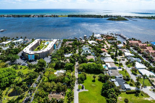 631 Lakeside Harbor, Boynton Beach, FL 33435