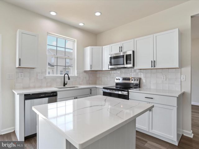 90 WATERCOURSE DR, Ranson, WV 25438