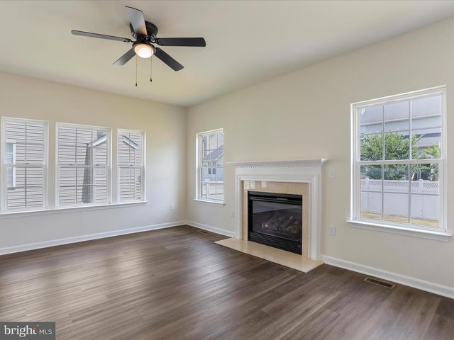 90 WATERCOURSE DR, Ranson, WV 25438