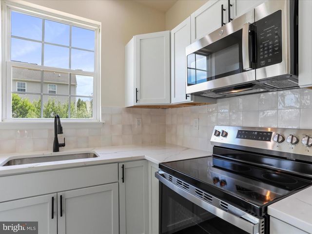 90 WATERCOURSE DR, Ranson, WV 25438