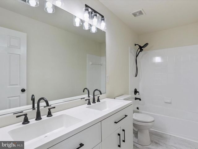 90 WATERCOURSE DR, Ranson, WV 25438
