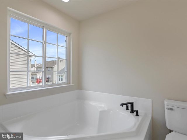 90 WATERCOURSE DR, Ranson, WV 25438