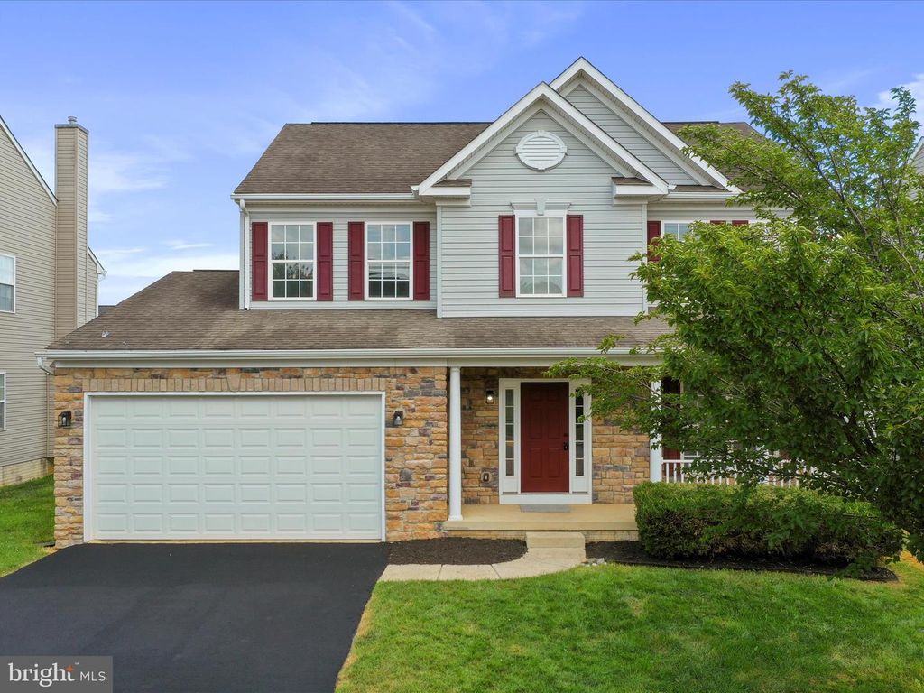 90 WATERCOURSE DR, Ranson, WV 25438