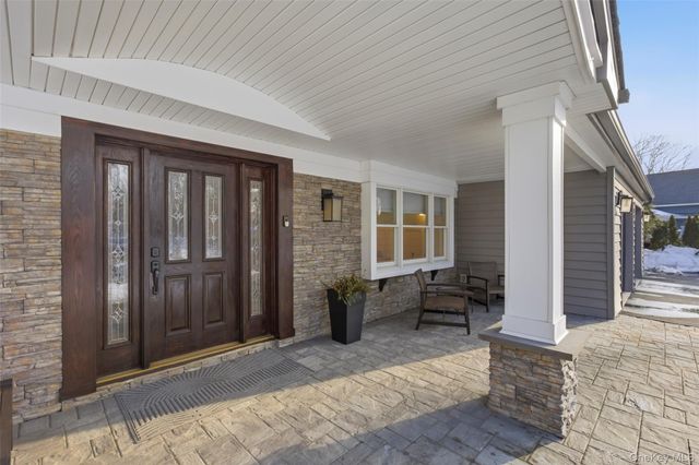 5 Stafford Lane, Stony Brook, NY 11790