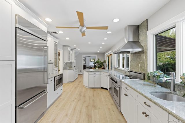 5 Stafford Lane, Stony Brook, NY 11790