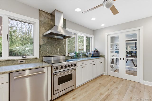 5 Stafford Lane, Stony Brook, NY 11790