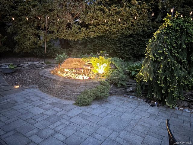 5 Stafford Lane, Stony Brook, NY 11790