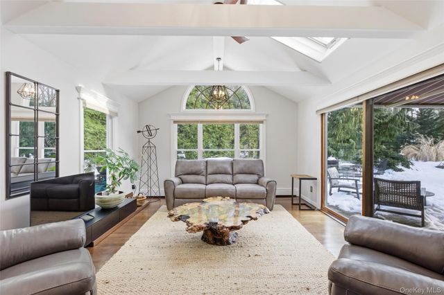 5 Stafford Lane, Stony Brook, NY 11790