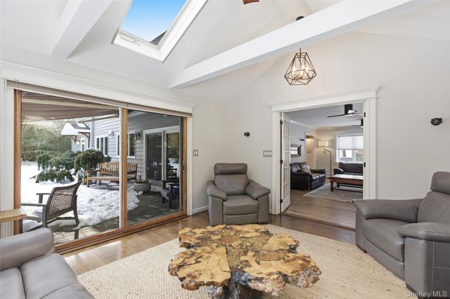 5 Stafford Lane, Stony Brook, NY 11790