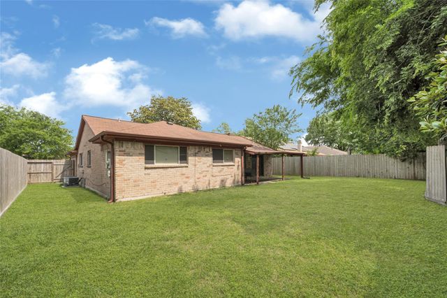 10715 Misty River Drive, Houston, TX 77086