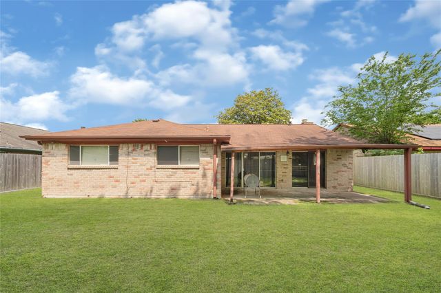 10715 Misty River Drive, Houston, TX 77086