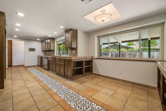 3904 Trillium Ave, Modesto, CA 95356