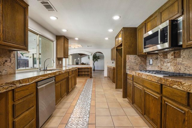 3904 Trillium Ave, Modesto, CA 95356