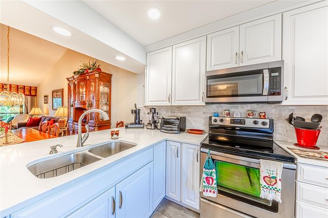 688 BIRD BAY CIRCLE 27, Venice, FL 34285