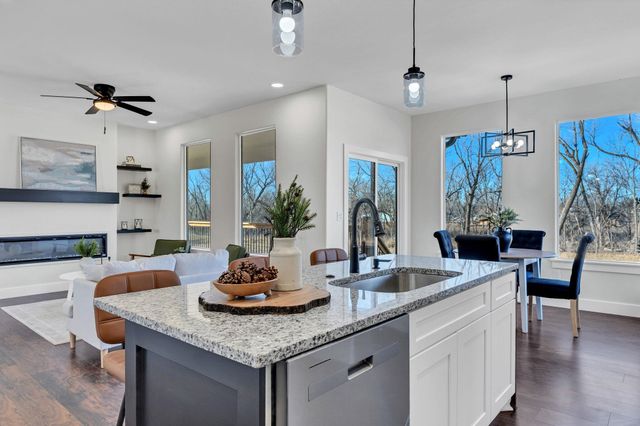 675 S Arbor Valley Way, Valley Center, KS 67147