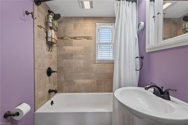 1386 Sunset DR, Norfolk, VA 23503