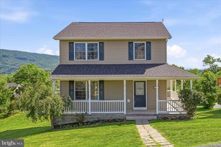 556 THOMPSON ST, Strasburg, VA 22657