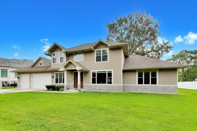 2311 N Arlington Heights Road, Arlington Heights, IL 60004