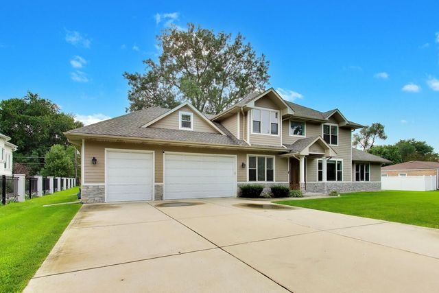 2311 N Arlington Heights Road, Arlington Heights, IL 60004